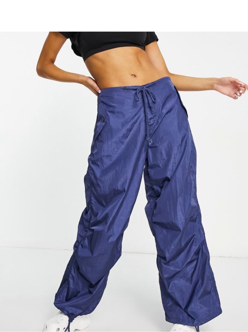 Edikted low rise wide leg parachute pants in navy. Size XS/S